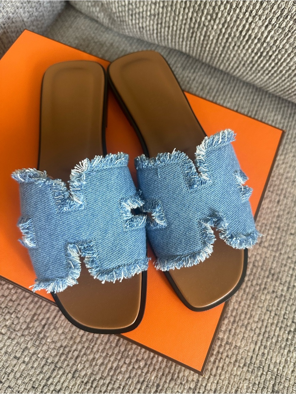 NEW in box HERMÈS Bleu Clair DENIM Fringe Oran Sandals - Picture 5 of 16